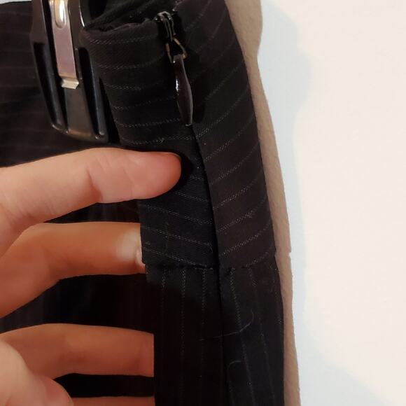 Liz Claiborne Classic Black w/ Gray Pinstripe Versatile Pencil Skirt Size 10 - Picture 4 of 7
